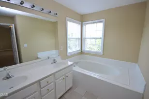 201 Tecumseh Ct, Cary, NC 27513 - Photo 27