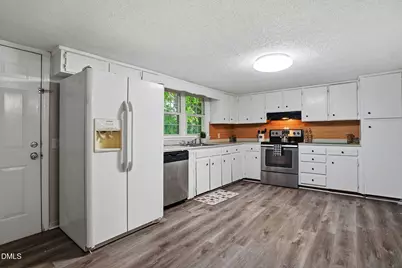 204 W Hill Street, Benson, NC 27504 - Photo 7