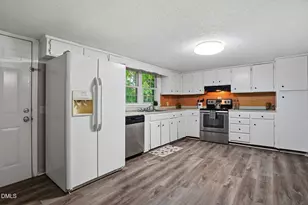 204 W Hill St, Benson, NC 27504 - Photo 7
