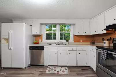 204 W Hill Street, Benson, NC 27504 - Photo 9