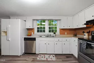 204 W Hill St, Benson, NC 27504 - Photo 9