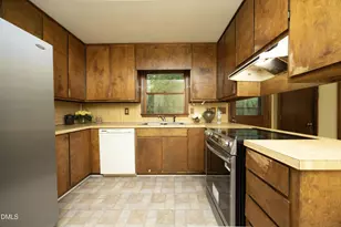 9816 Leslie Dr, Chapel Hill, NC 27516 - Photo 7