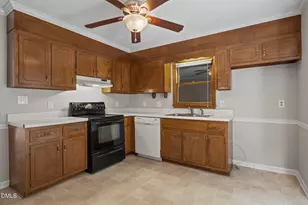140 Rollingwood Dr, Dunn, NC 28334 - Photo 11