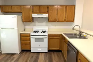105 Highfalls Ct, Cary, NC 27519 - Photo 3