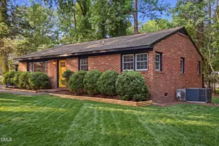 27 S Circle Dr, Chapel Hill, NC 27516 - Photo 3