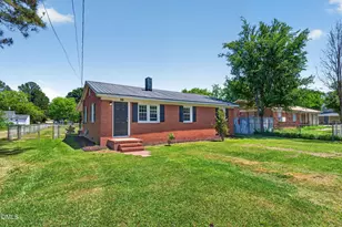 407 E Pearsall St, Dunn, NC 28334 - Photo 3