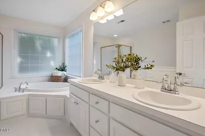 300 Parkgate Drive, Cary, NC 27519 - Photo 17