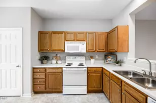 379 E Willhaven Dr, Fuquay-Varina, NC 27526 - Photo 9