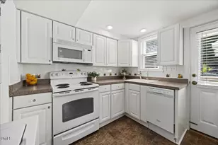 1627 Sutton Dr, Raleigh, NC 27605 - Photo 9