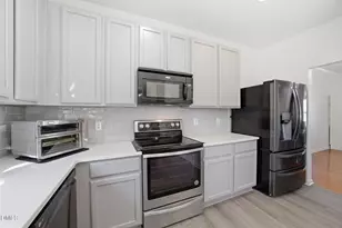 104 Saltybrook Ln, Holly Springs, NC 27540 - Photo 3
