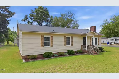 104 E Caroline Avenue, Smithfield, NC 27577 - Photo 3