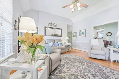 638 E Lakota Drive, Fuquay-Varina, NC 27526 - Photo 5