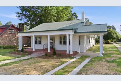 611 W Pearsall Street, Dunn, NC 28334 - Photo 1