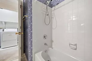 305 Parkknoll Ln, Cary, NC 27519 - Photo 29