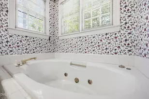 305 Parkknoll Ln, Cary, NC 27519 - Photo 37