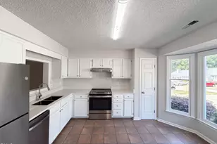 109 S McLean Ct, Cary, NC 27513 - Photo 5