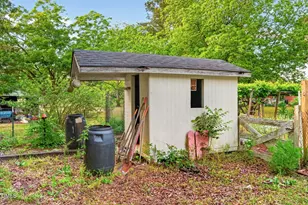 207 W 3rd St, Princeton, NC 27569 - Photo 53