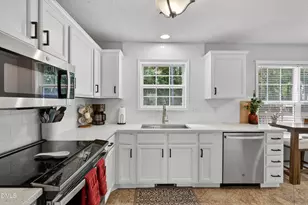 809 Swan Hill Ct, Fuquay-Varina, NC 27526 - Photo 9