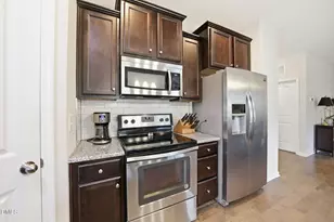 39 Fairview St, Clayton, NC 27520 - Photo 5