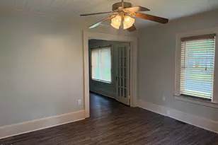 302 N Brevard St, Selma, NC 27576 - Photo 5