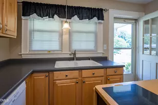 610 N Lincoln St, Benson, NC 27504 - Photo 11