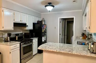 102 Chevron Cir, Cary, NC 27513 - Photo 3