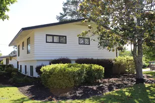1607 Lake Shore Dr, Dunn, NC 28334 - Photo 3