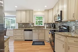 109 Whitby Ct, Cary, NC 27511 - Photo 9