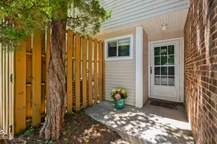 220 Elizabeth St, Chapel Hill, NC 27514 - Photo 1