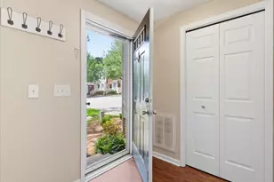819 Genford Ct, Raleigh, NC 27609 - Photo 3