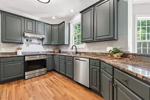 2536 Maxton Crest Dr, Apex, NC 27539 - Photo 5