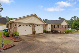 303 Chaucer Ct, Dunn, NC 28334 - Photo 5