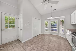 12104 Queensbridge Ct, Raleigh, NC 27613 - Photo 11