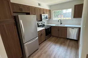 708 Hawes Ct, Raleigh, NC 27608 - Photo 3
