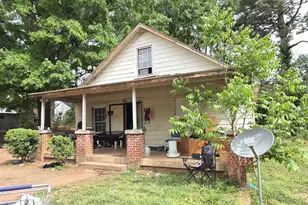 1310 2nd St, Henderson, NC 27536 - Photo 1