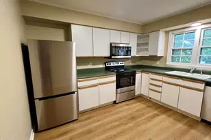 923 Hampshire Ct, Cary, NC 27511 - Photo 5