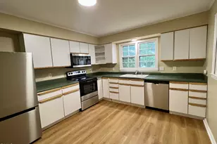 923 Hampshire Ct, Cary, NC 27511 - Photo 3