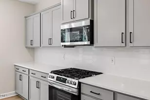 315 Queens Ferry Ln, Aberdeen, NC 28315 - Photo 3