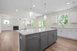 323 Queensferrry Ln, Aberdeen, NC 28315 - Photo 5