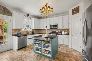 219 E Quailwood Dr, Fuquay Varina, NC 27526 - Photo 3