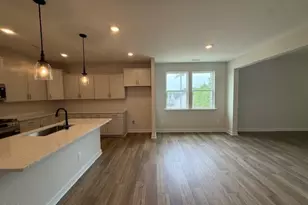 347 Queens Ferry Ln, Aberdeen, NC 28315 - Photo 3