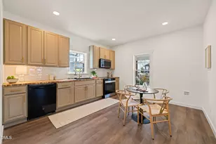 207 W Holt St, Burlington, NC 27217 - Photo 9
