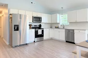 360 Oak St, Roseboro, NC 28382 - Photo 7