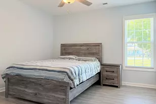 360 Oak St, Roseboro, NC 28382 - Photo 13