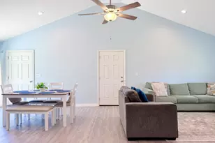 360 Oak St, Roseboro, NC 28382 - Photo 5