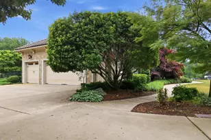 305 Hidden Lake Dr, Youngsville, NC 27596 - Photo 5