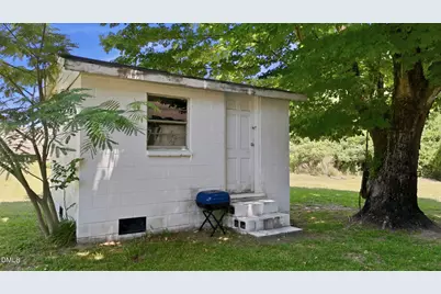 607 E Holmes Street, Benson, NC 27504 - Photo 15