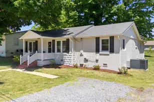 607 E Holmes St, Benson, NC 27504 - Photo 3