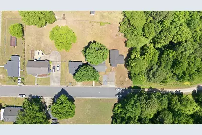 607 E Holmes Street, Benson, NC 27504 - Photo 9
