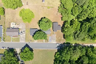 607 E Holmes St, Benson, NC 27504 - Photo 9